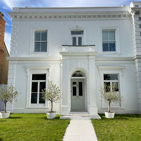 Willow House, Georgian Property In Shepperton Exterior foto